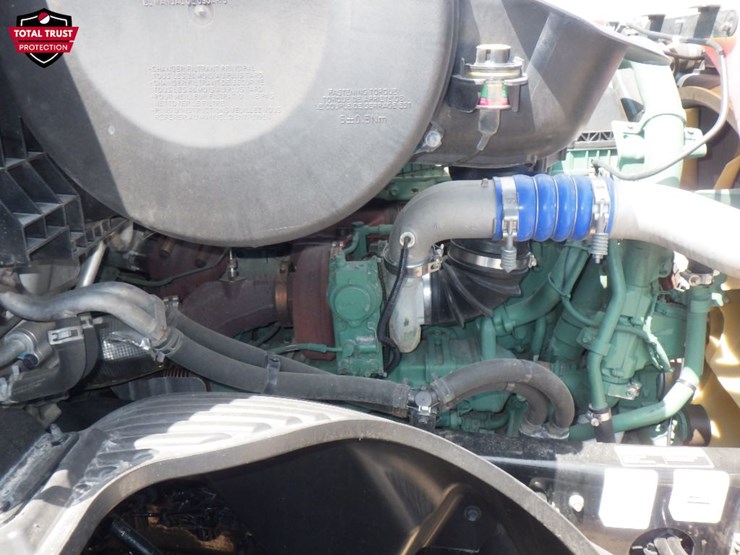 2022-volvo-vnl860-image-23