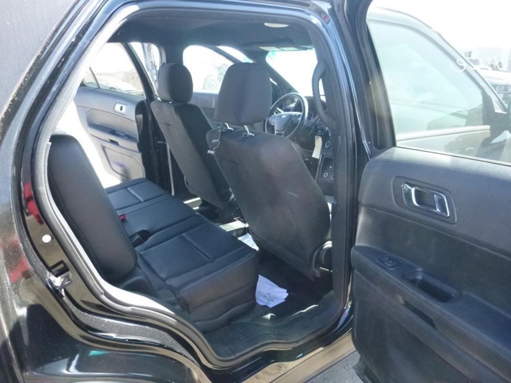 2017-ford-explorer-image-8