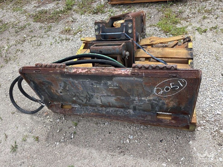 hydraulic-breaker-skid-steer-attachment-image-2