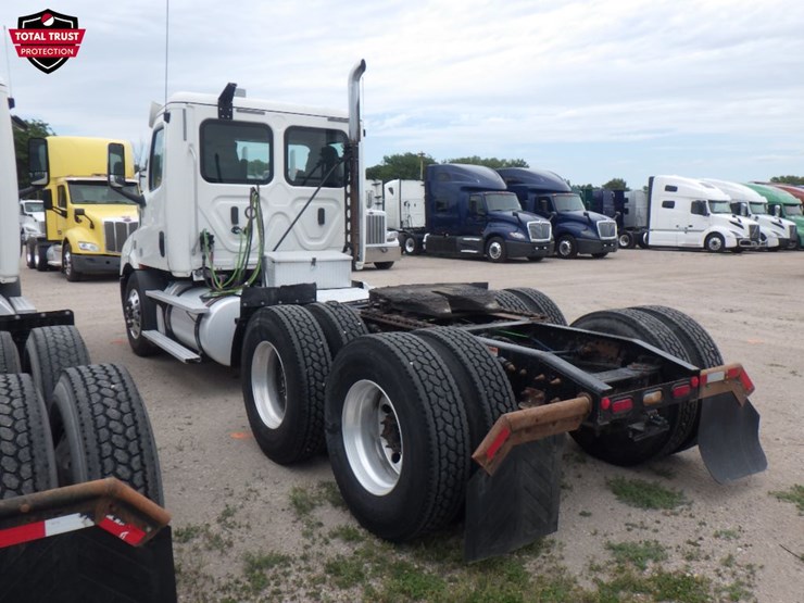 2019-freightliner-cascadia-116-image-11