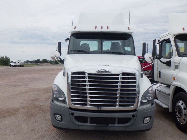 2018-freightliner-cascadia-125-image-2