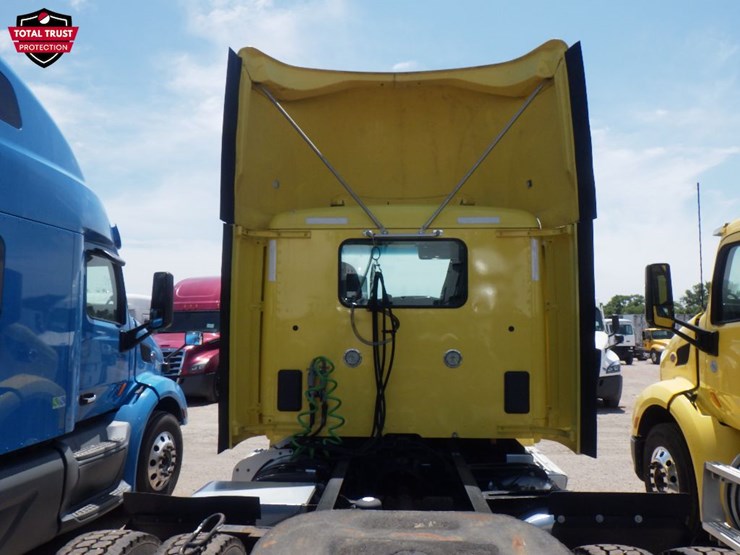 2020-peterbilt-579-image-10