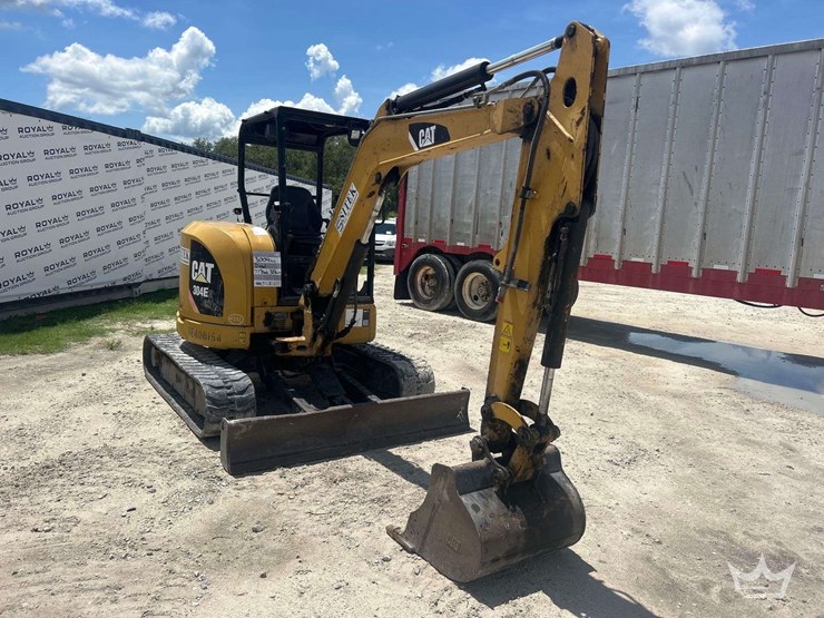 2015-caterpillar-304e2-mini-excavator-image-2