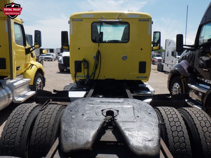 2020-peterbilt-579-image-10