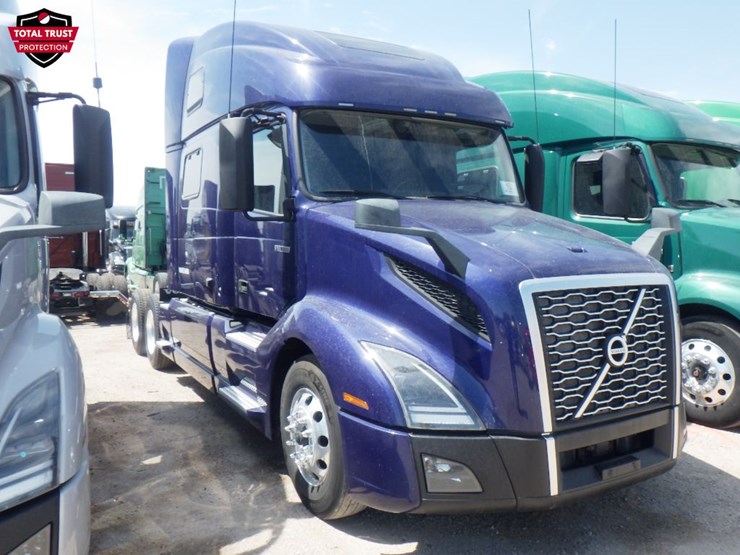 2022-volvo-vnl860-image-3
