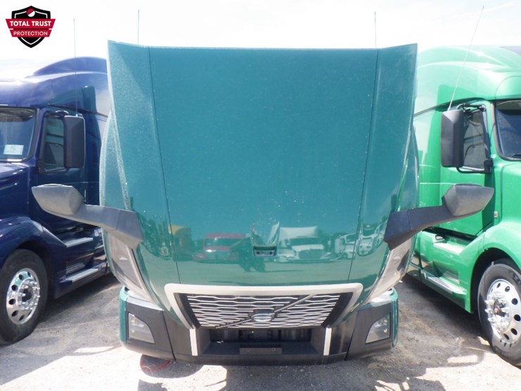 2022-volvo-vnl860-image-24