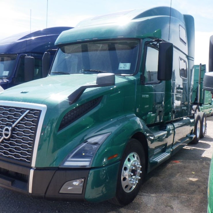 2022 VOLVO VNL860