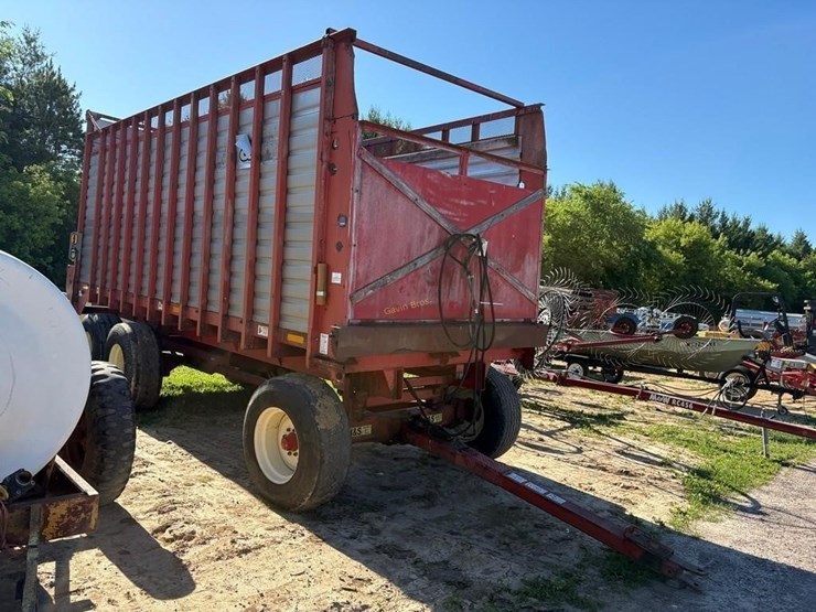 h&s-22'-forage-box-image-1