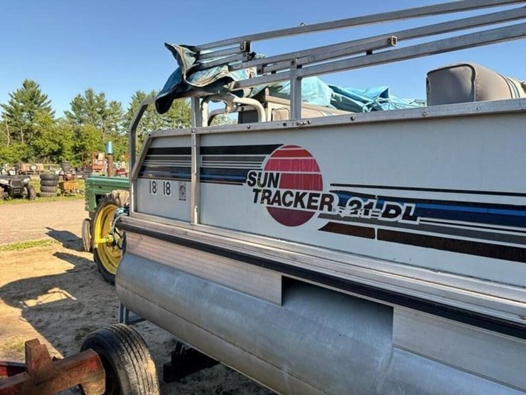 sun-tracker-21dl-pontoon-boat-image-7
