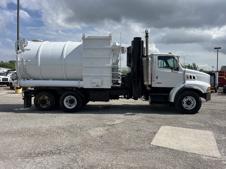 2005-sterling-lt9500-image-4
