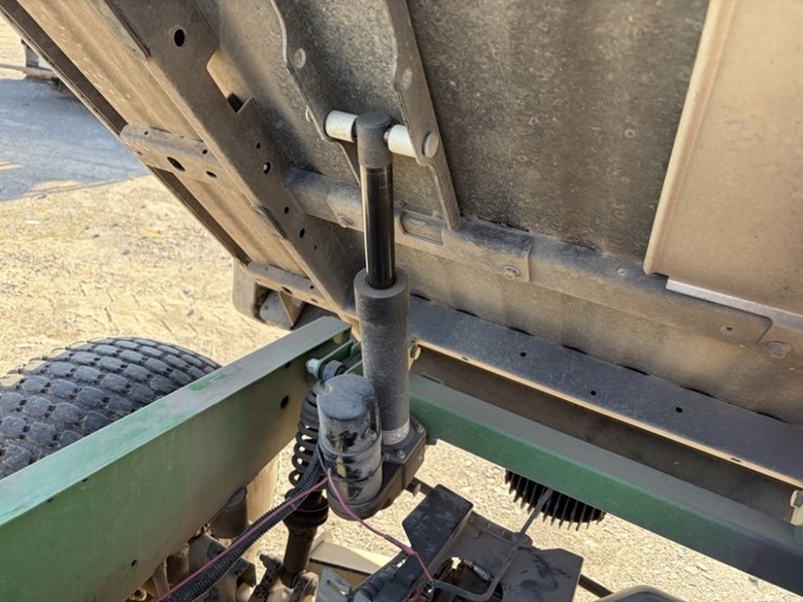 2016-john-deere-tx-4x2-image-20