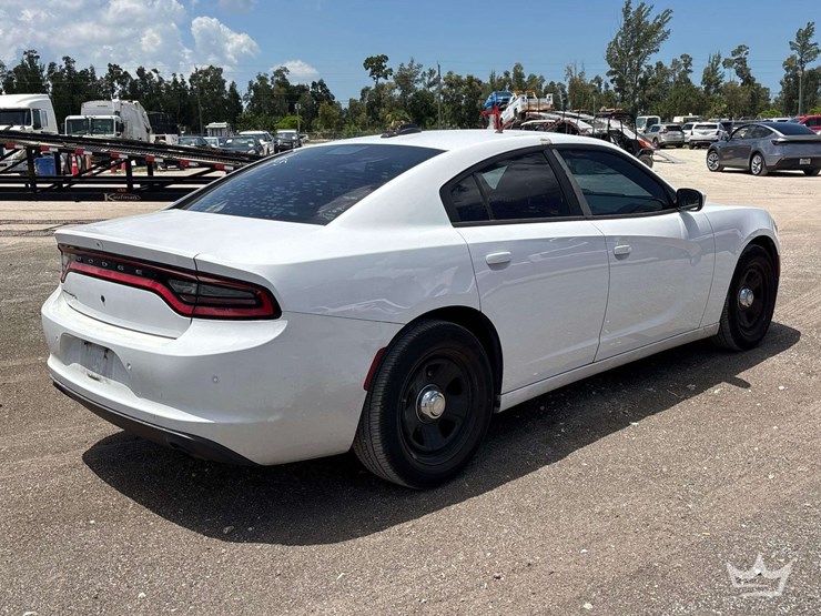 2018-dodge-charger-sedan-image-3