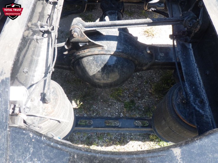 2023-volvo-vnl860-image-9