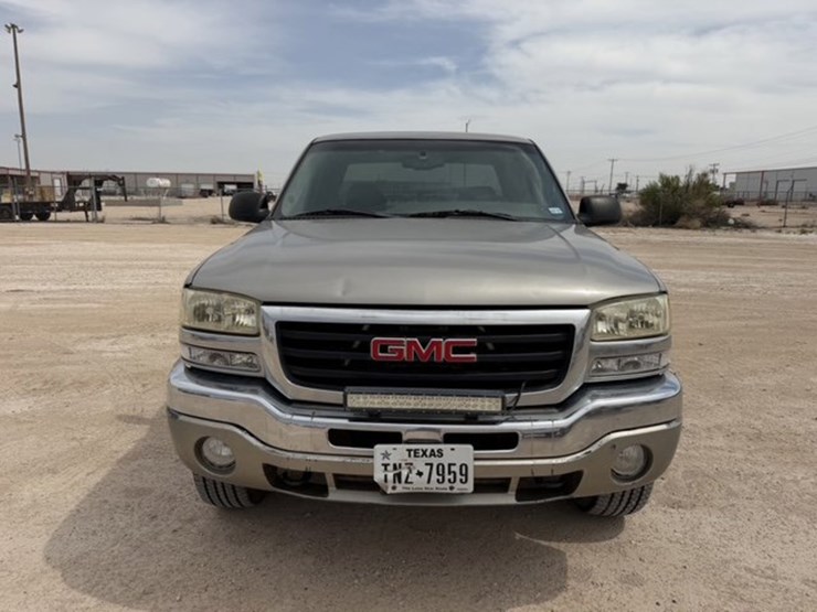 2003-gmc-sierra-1500-image-2