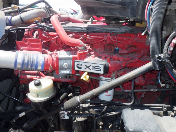 2021-peterbilt-579-image-19