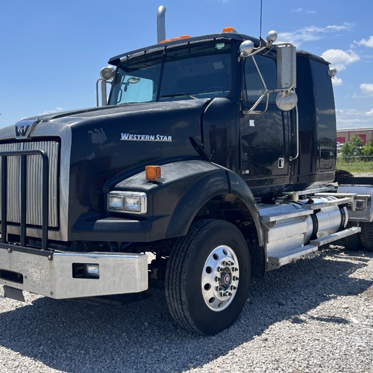 2012 WESTERN STAR 4900