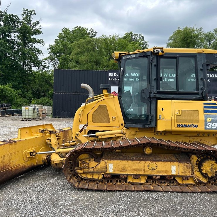 2016 KOMATSU D39PX-24