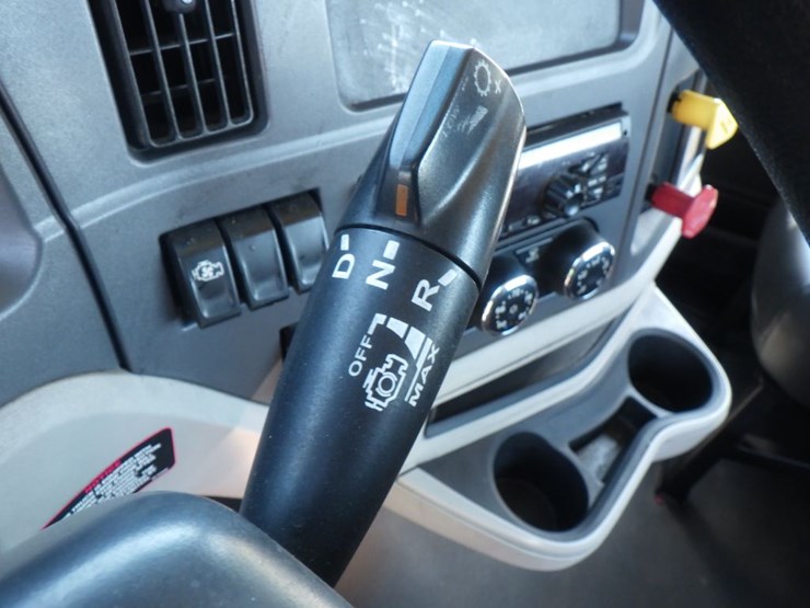 2022-peterbilt-579-image-16