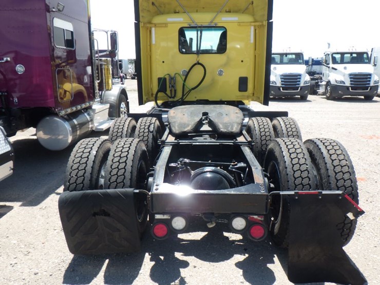 2021-peterbilt-579-image-8