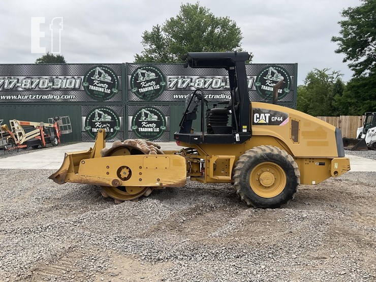 2014-caterpillar-cp44b-image-1