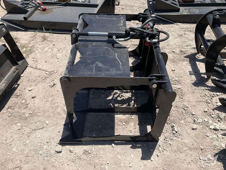 2025-hydraulic-grapple-bucket-mini-skid-steer-attachment-image-3