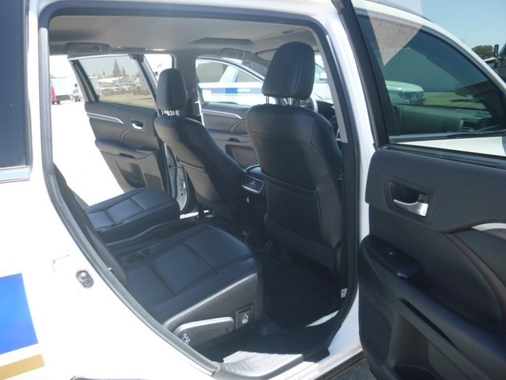 2017-toyota-highlander-image-8