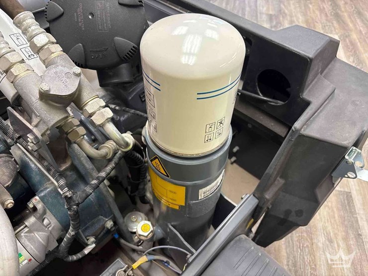 2023-atlas-copco-cps110-s/a-towable-air-compressor-image-10