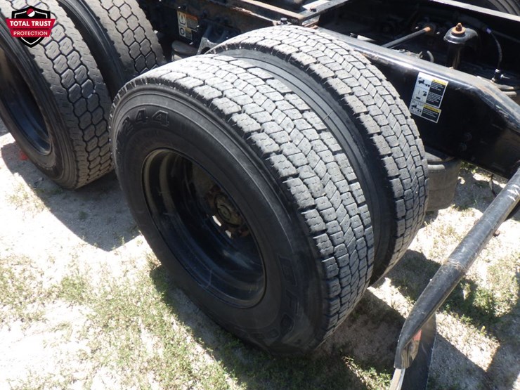 2020-peterbilt-579-image-12
