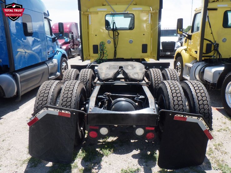 2020-peterbilt-579-image-8