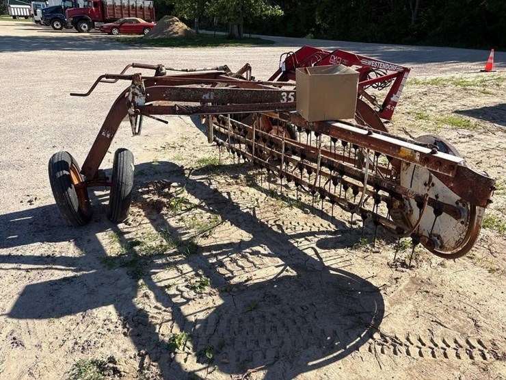 international-roll-bar-rake-image-5