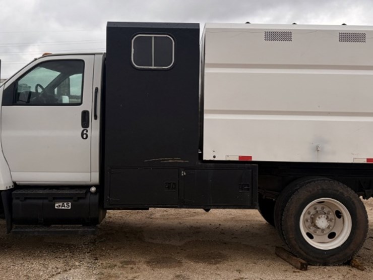 2009-gmc-topkick-image-1