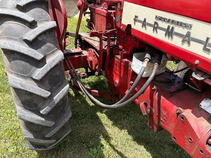 farmall-350-gas-tractor-image-9