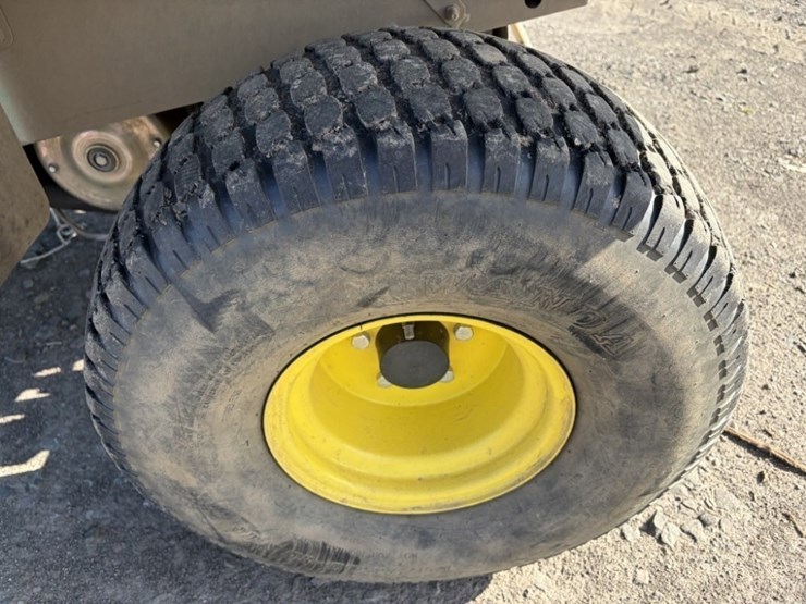 2016-john-deere-tx-4x2-image-11