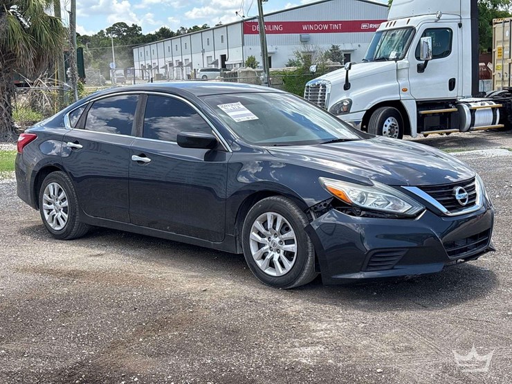 2017-nissan-altima-sedan-image-2