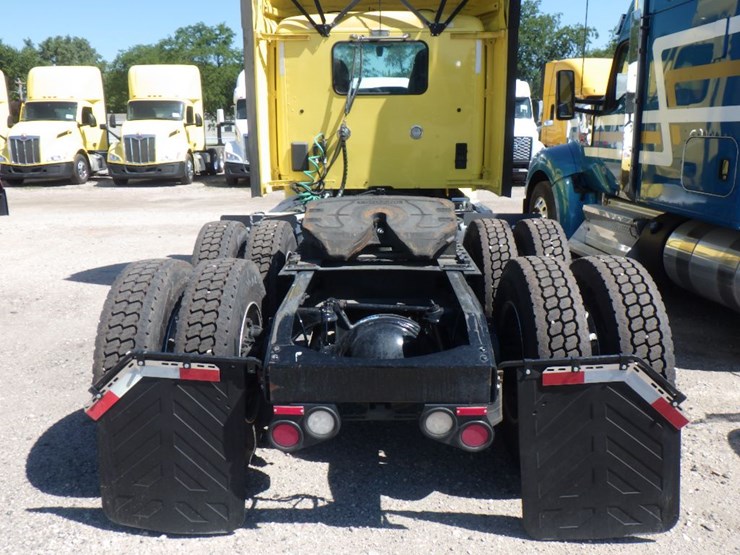 2022-peterbilt-579-image-8