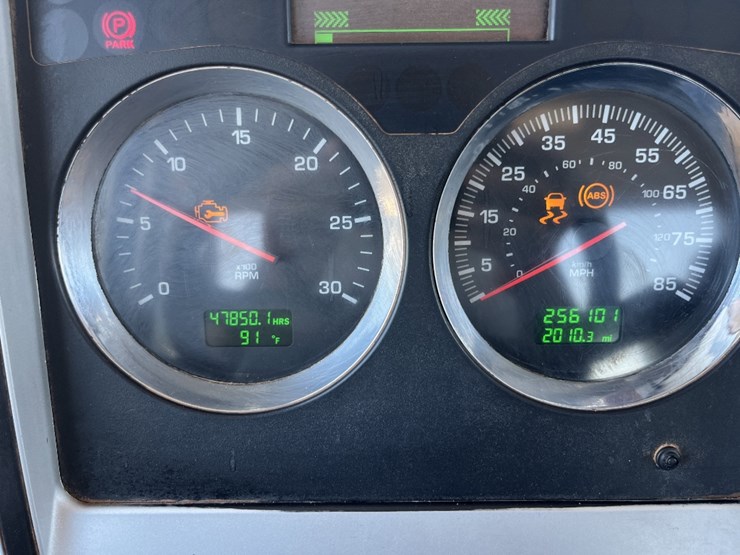 2012-kenworth-t800-image-18