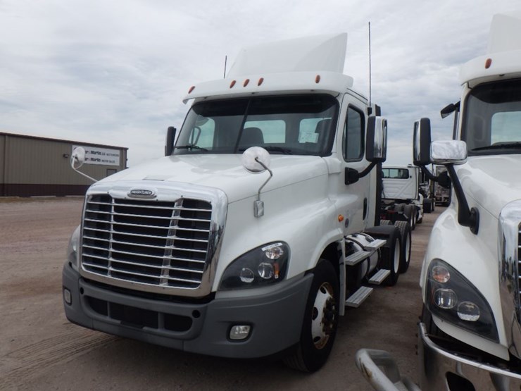 2018-freightliner-cascadia-125-image-1
