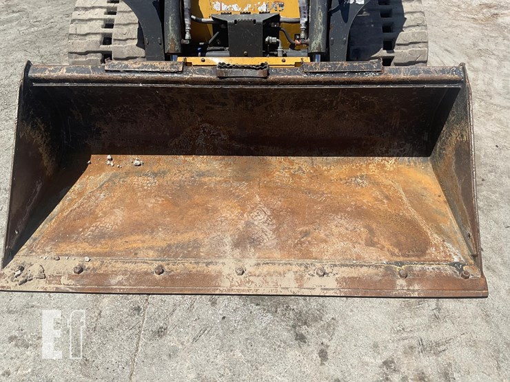 2024-deere-317g-image-11