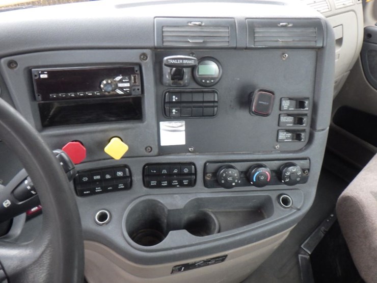 2018-freightliner-cascadia-125-image-17
