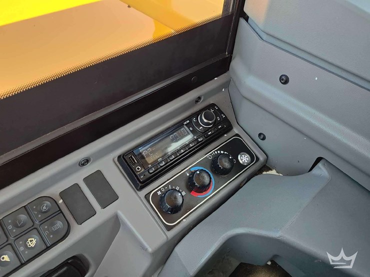 2023-jcb-90z-2-t4-midi-excavator-image-24