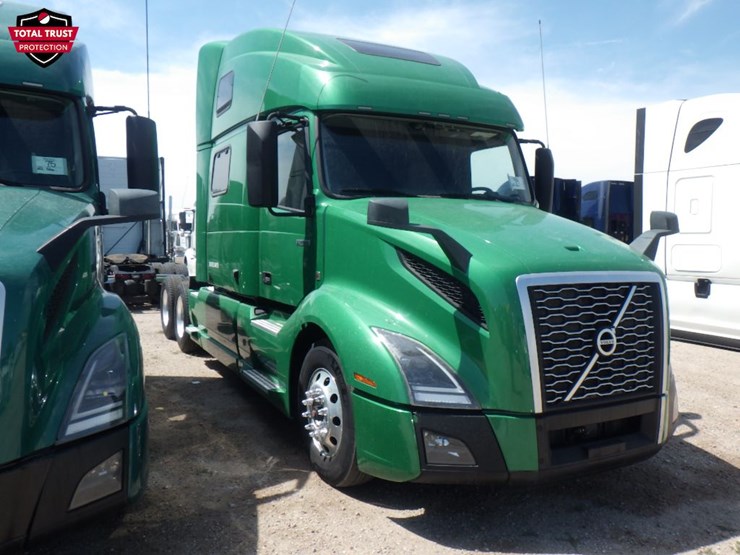 2022-volvo-vnl860-image-3