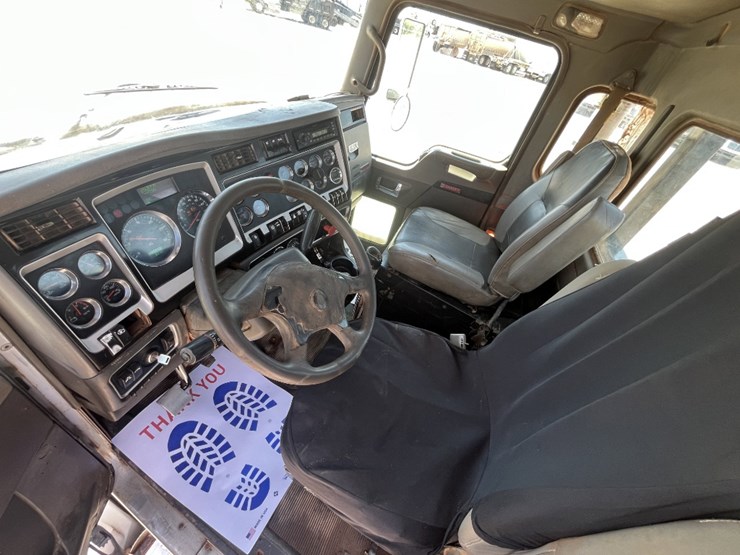 2012-kenworth-t800-image-16