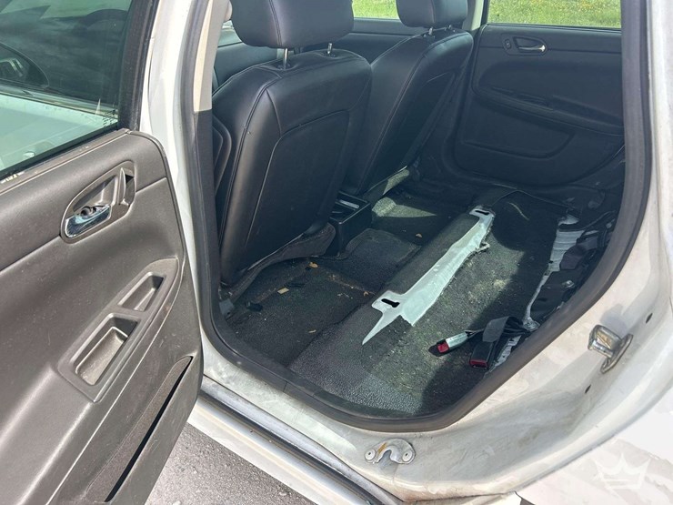 201chevrolet-impala-sedan-image-21