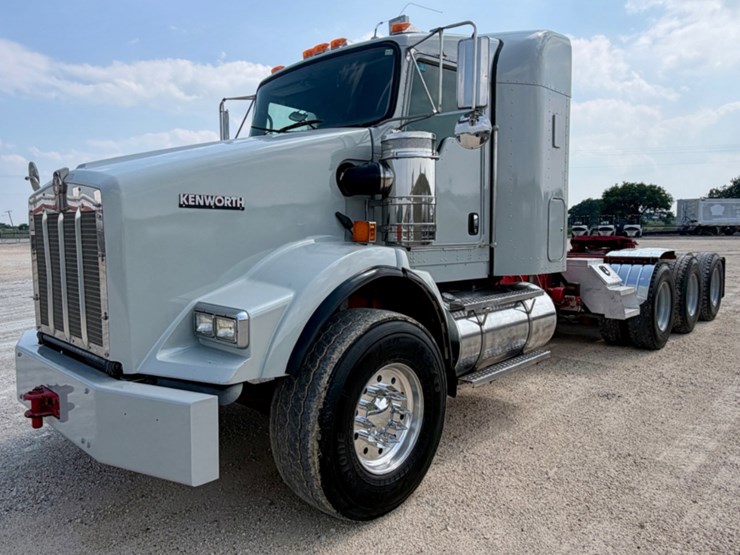 2011-kenworth-t800-image-1