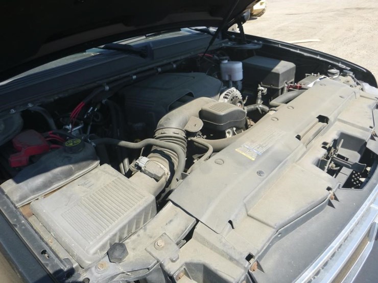 2011-chevrolet-tahoe-image-11