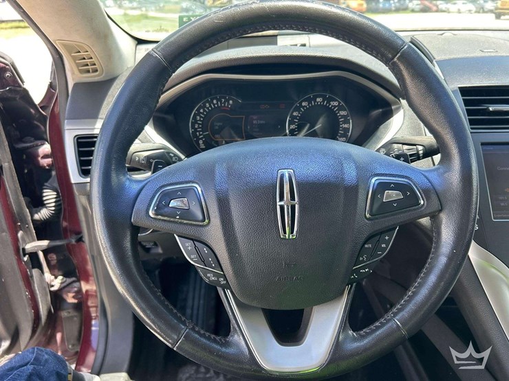 2013-lincoln-mkz-sedan-image-14