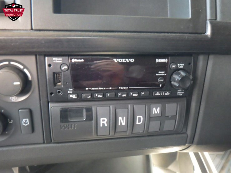 2023-volvo-vnl860-image-17