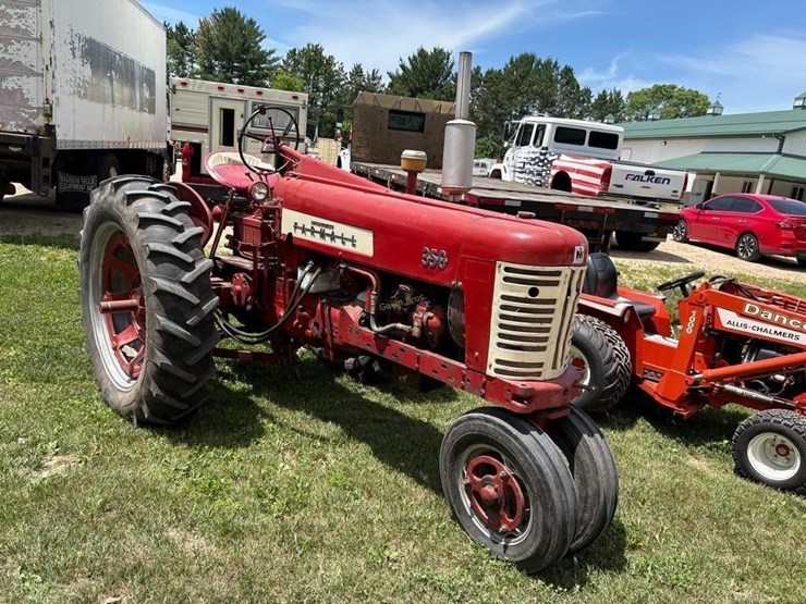 farmall-350-gas-tractor-image-1
