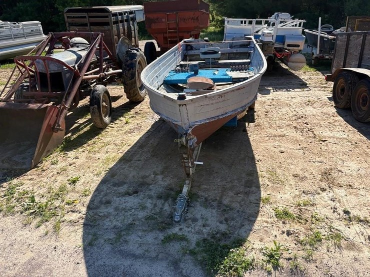 1970-star-craft-14'-aluminum-boat-w/trailer-image-2