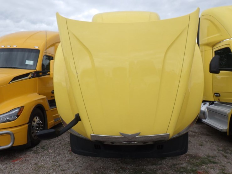 2023-peterbilt-579-image-21